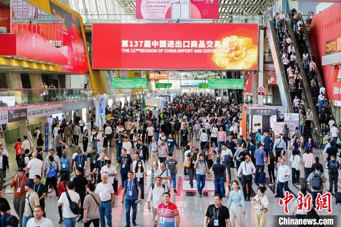 Ang Smart Manufacturing QGM ay nagniningning sa Canton Fair | Mga Pagbabahagi ng QGM Hayaan ang mundo na makita ang kapangyarihan ng mga machine ng tisa ng Tsino