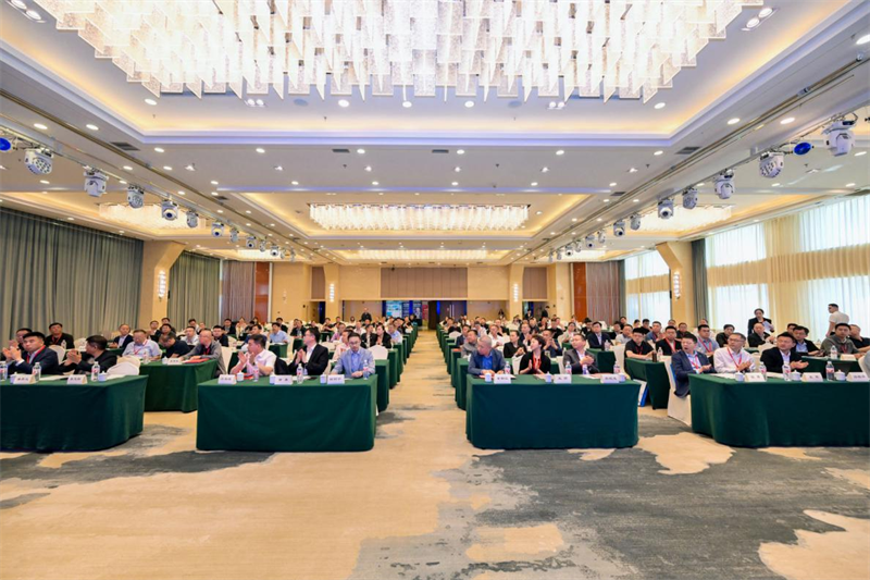 Dumalo ang QGM sa 2025 National Concrete Industry Innovation and Development and Waste Resource Recycling Technology Exchange Conference upang galugarin ang landas ng berdeng pagbabagong -anyo ng industriya