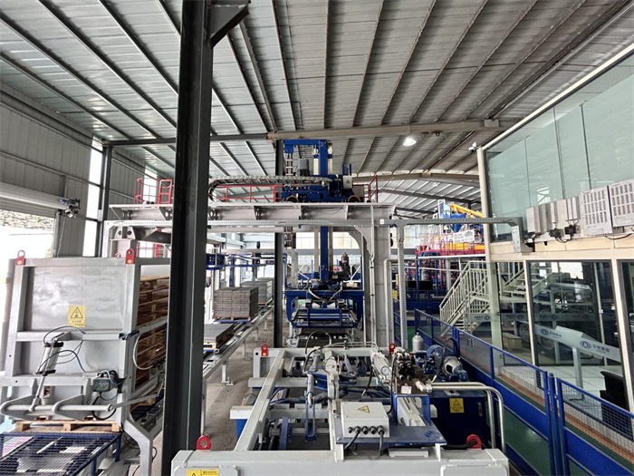 Ang serye ng QGM's Zn Series High-End Imitation Stone PC Brick Production Line ay matagumpay na inilagay sa produksiyon sa isang nangungunang Green Building Materials Company sa Southwest China.